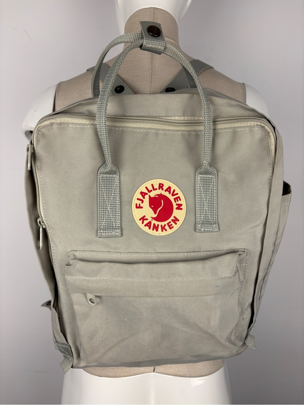 Fjällräven Kånken Backpack - Fog Grey Classic Daypack